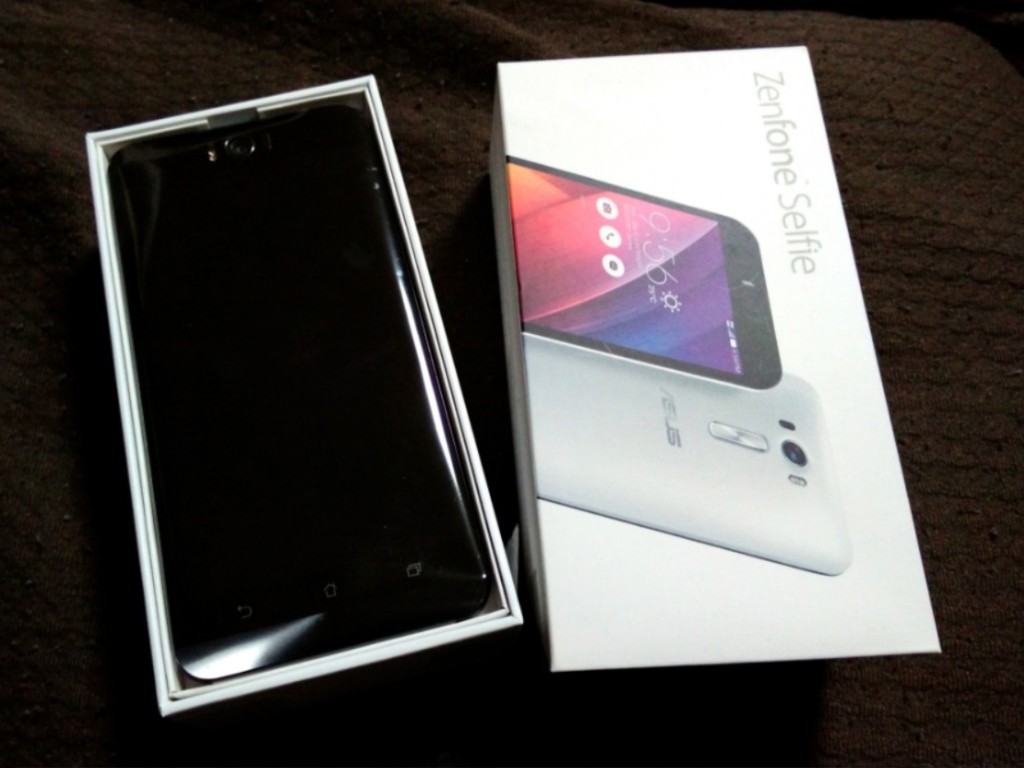 Asus Zenfone Selfie Zd551kl レビュー 開封編 Blog Of Mobile